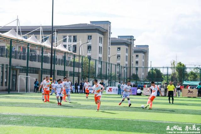 中国男篮不敌塞尔维亚 李凯尔6分4板赵睿13分