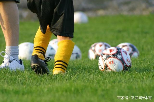 土媒：费内巴切在同时谈4-5名中卫